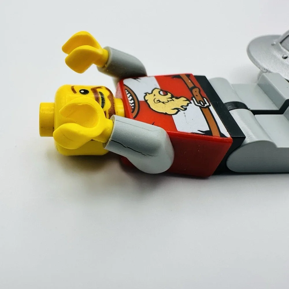 LEGO Kingdoms Lion Knight Castle Minifigure 7946‎ Pre-owned Read Description
